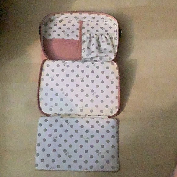 💙 -Pink Travel Case - Picture 2 of 5
